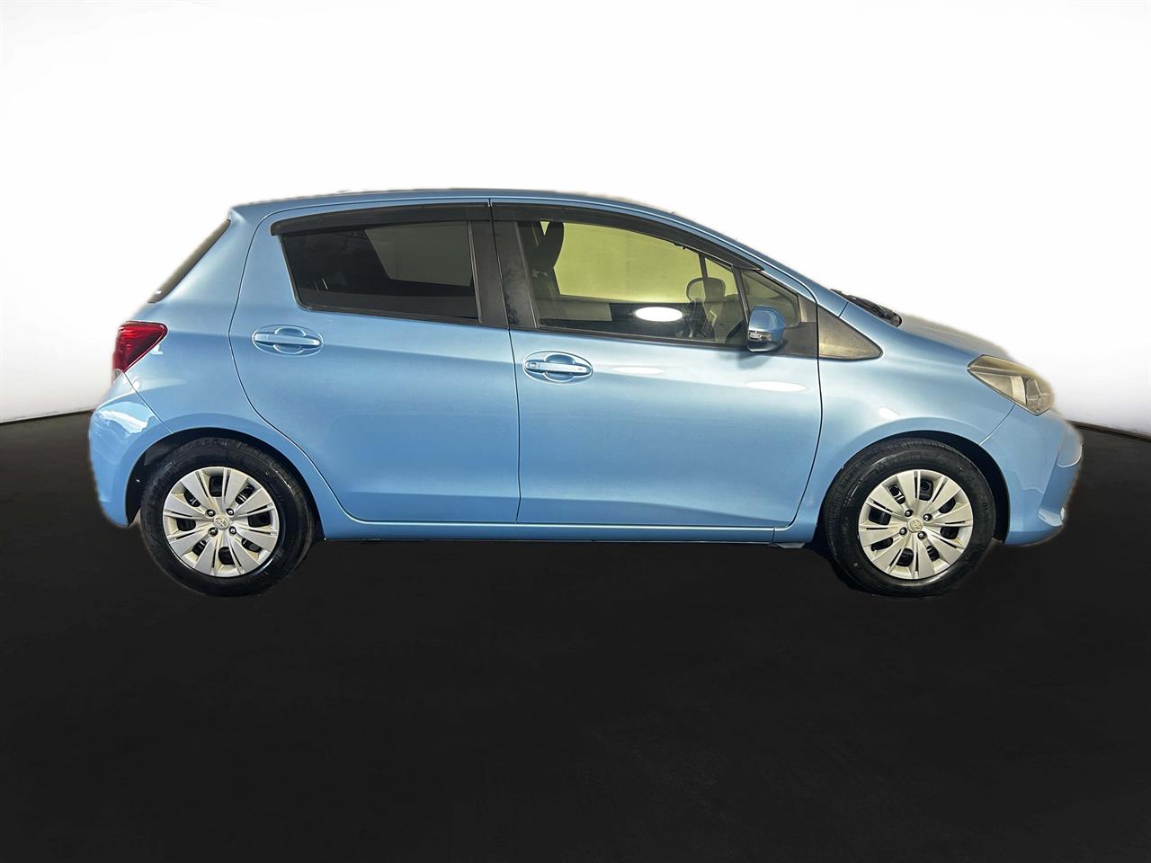 2015 Toyota Vitz 