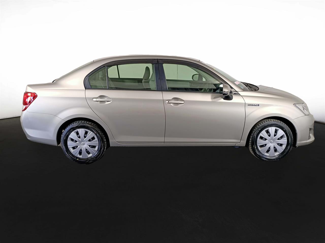 2013 Toyota Axio HYBRID