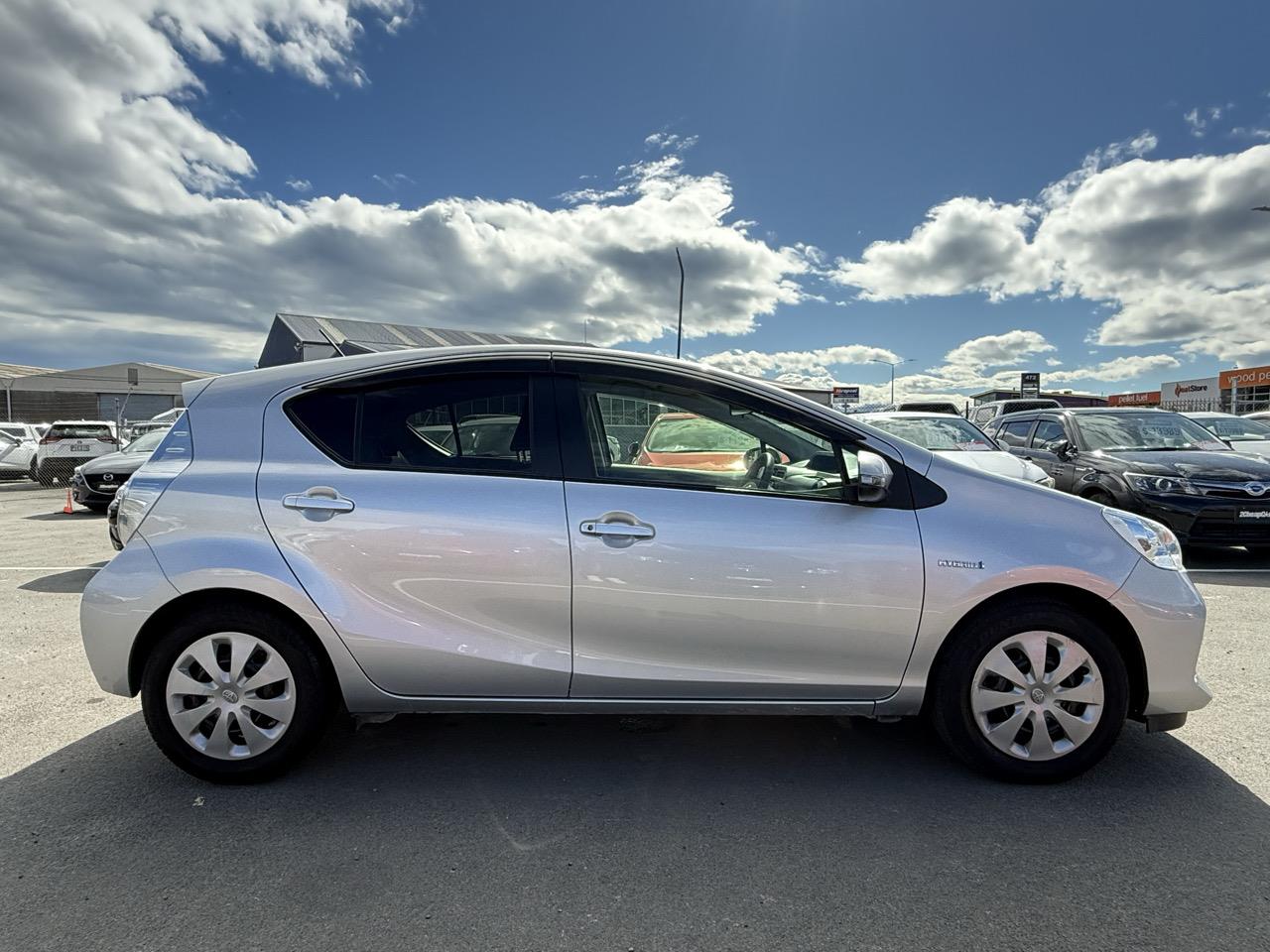 2014 Toyota Aqua Hybrid