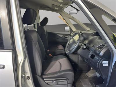 2012 Nissan Serena 