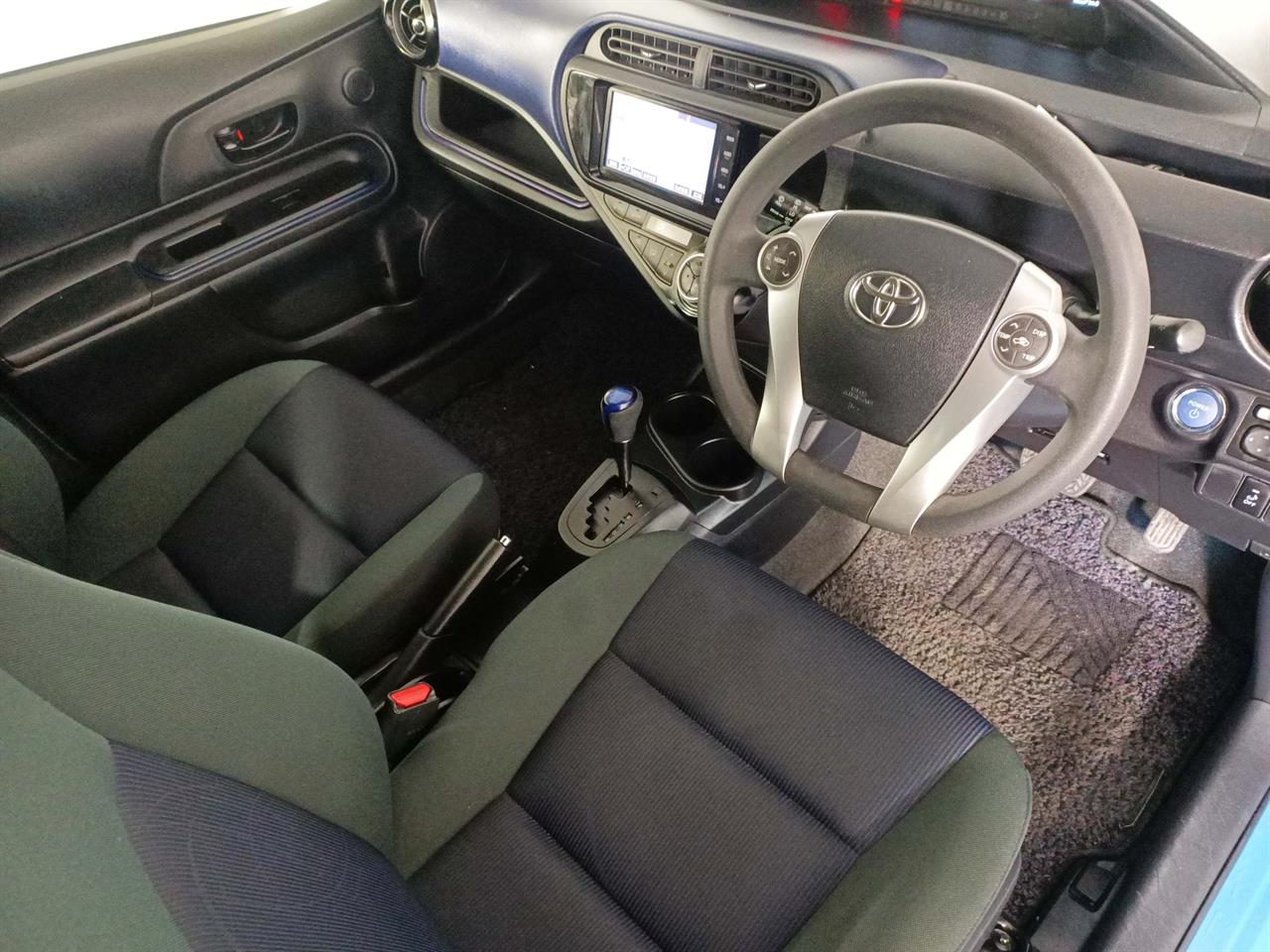 2015 Toyota Aqua Hybrid