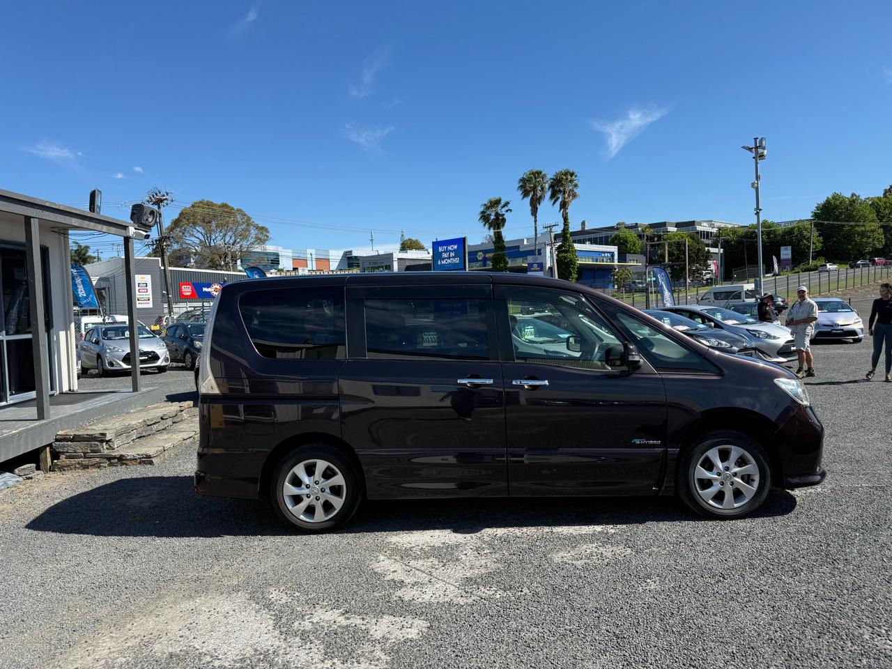 2013 Nissan Serena Hybrid