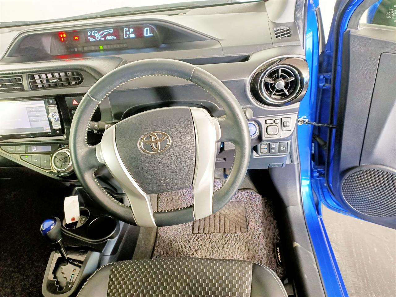 2015 Toyota Aqua X-URBAN