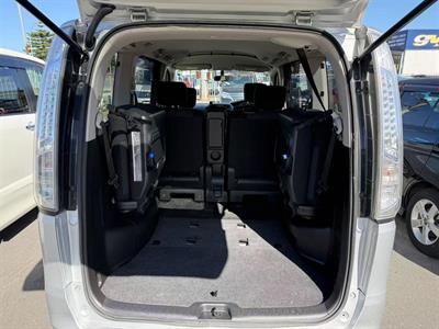 2013 Nissan Serena Hybrid