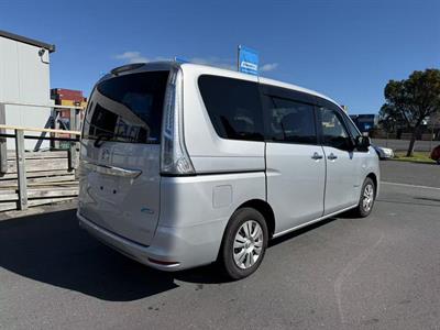 2013 Nissan Serena Hybrid