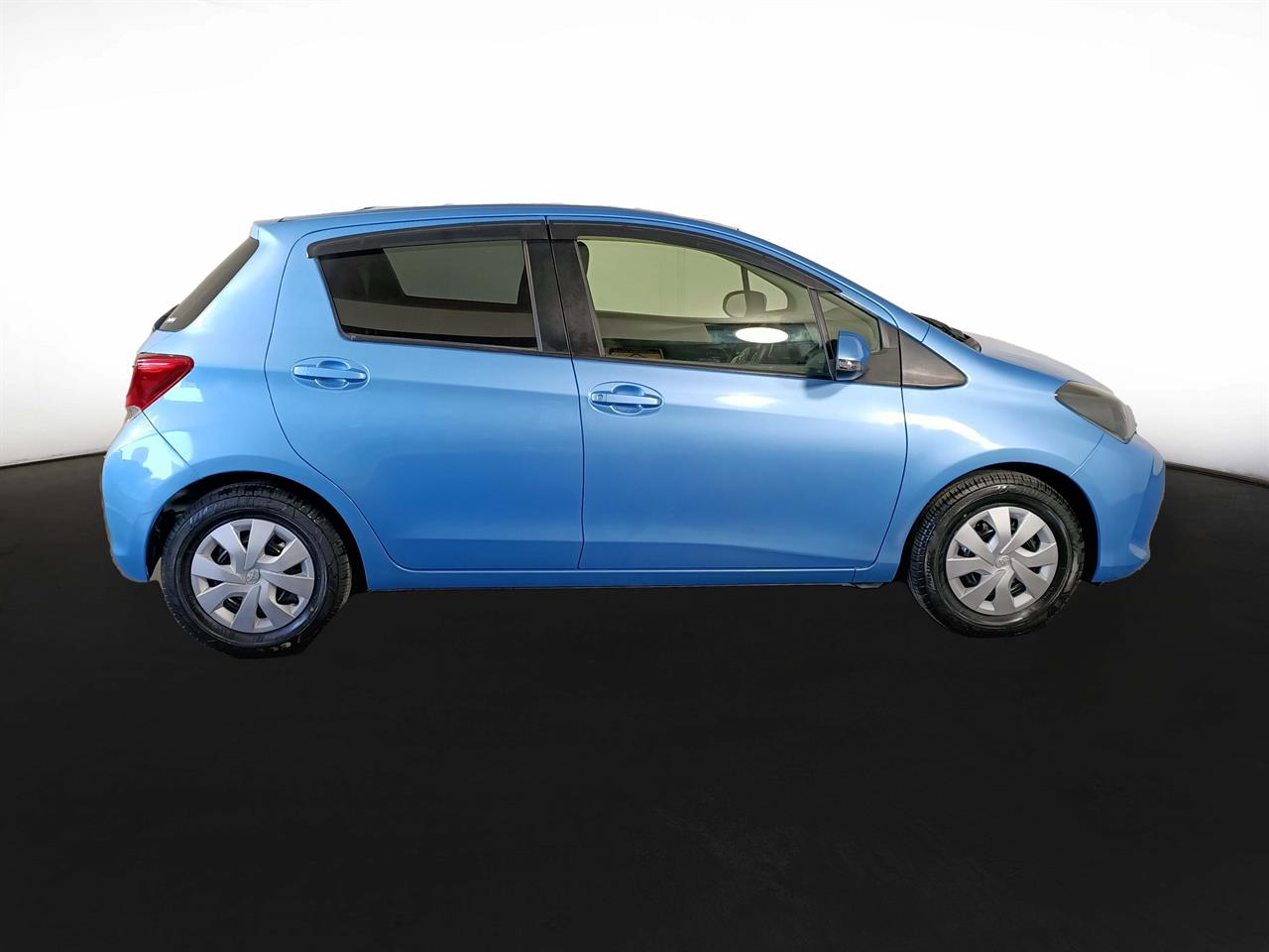 2015 Toyota Vitz 