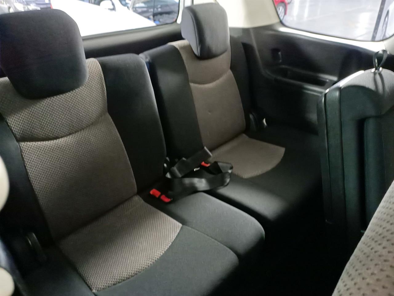 2012 Nissan Serena 