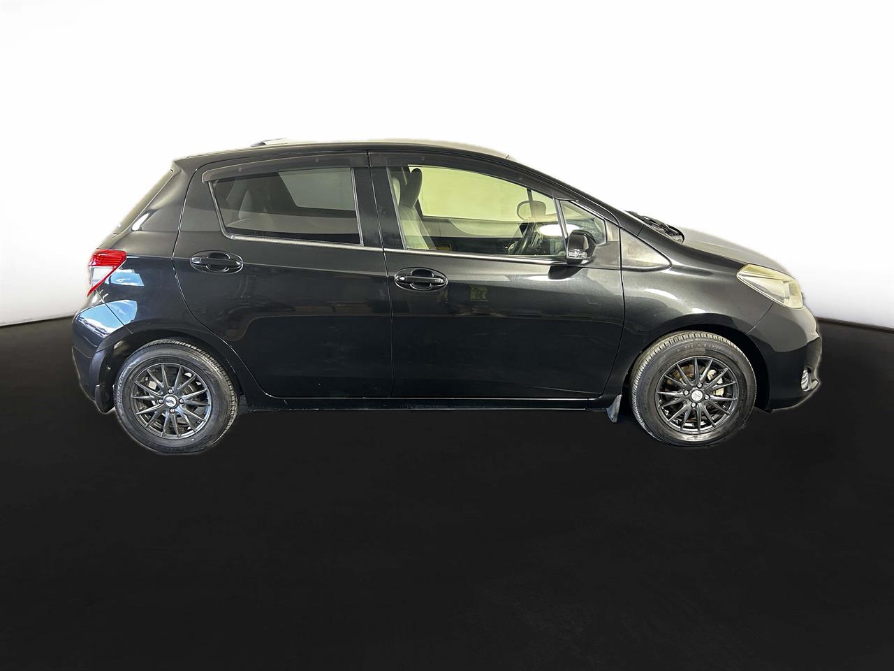 2012 Toyota Vitz 