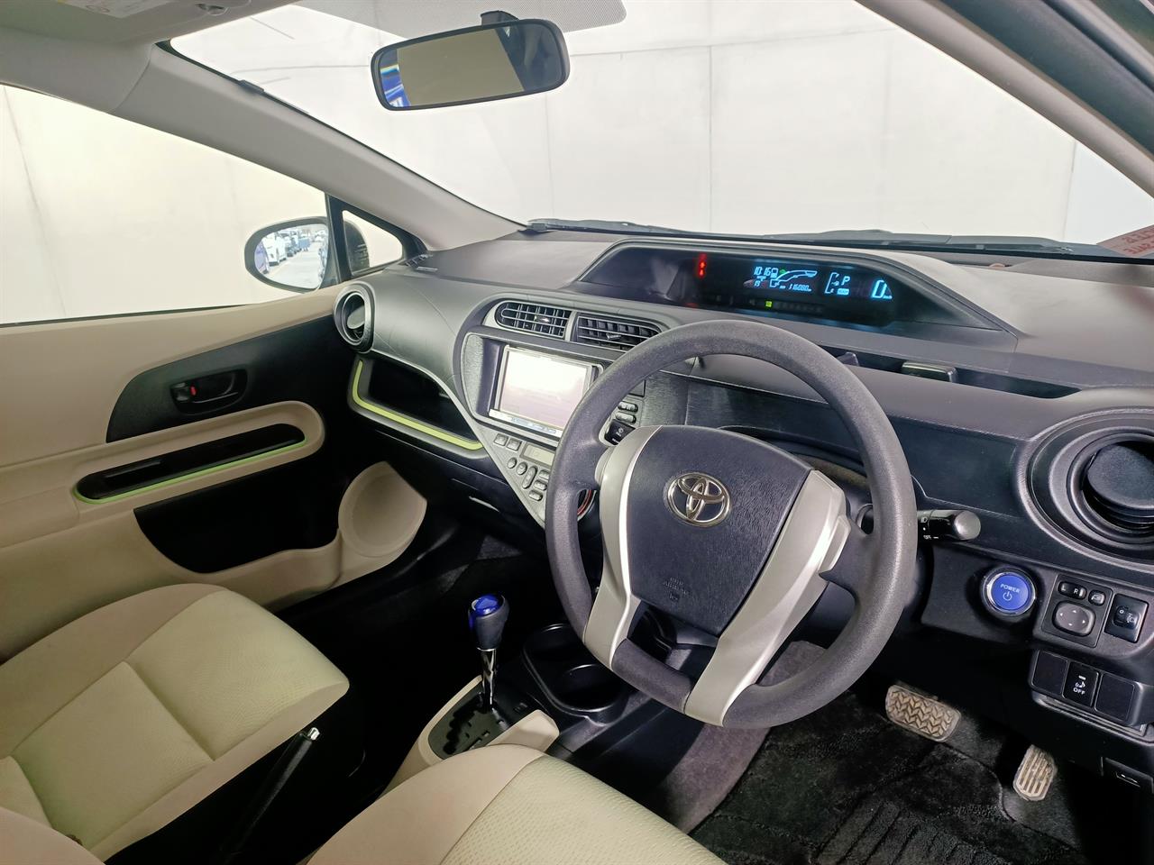 2014 Toyota Aqua Hybrid