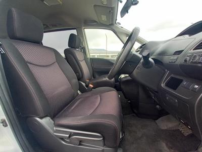 2012 Nissan Serena Hybrid