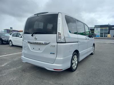 2012 Nissan Serena Hybrid