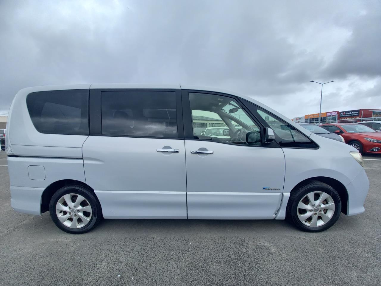 2012 Nissan Serena Hybrid