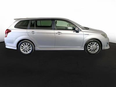 2013 Toyota Corolla Fielder Hybrid