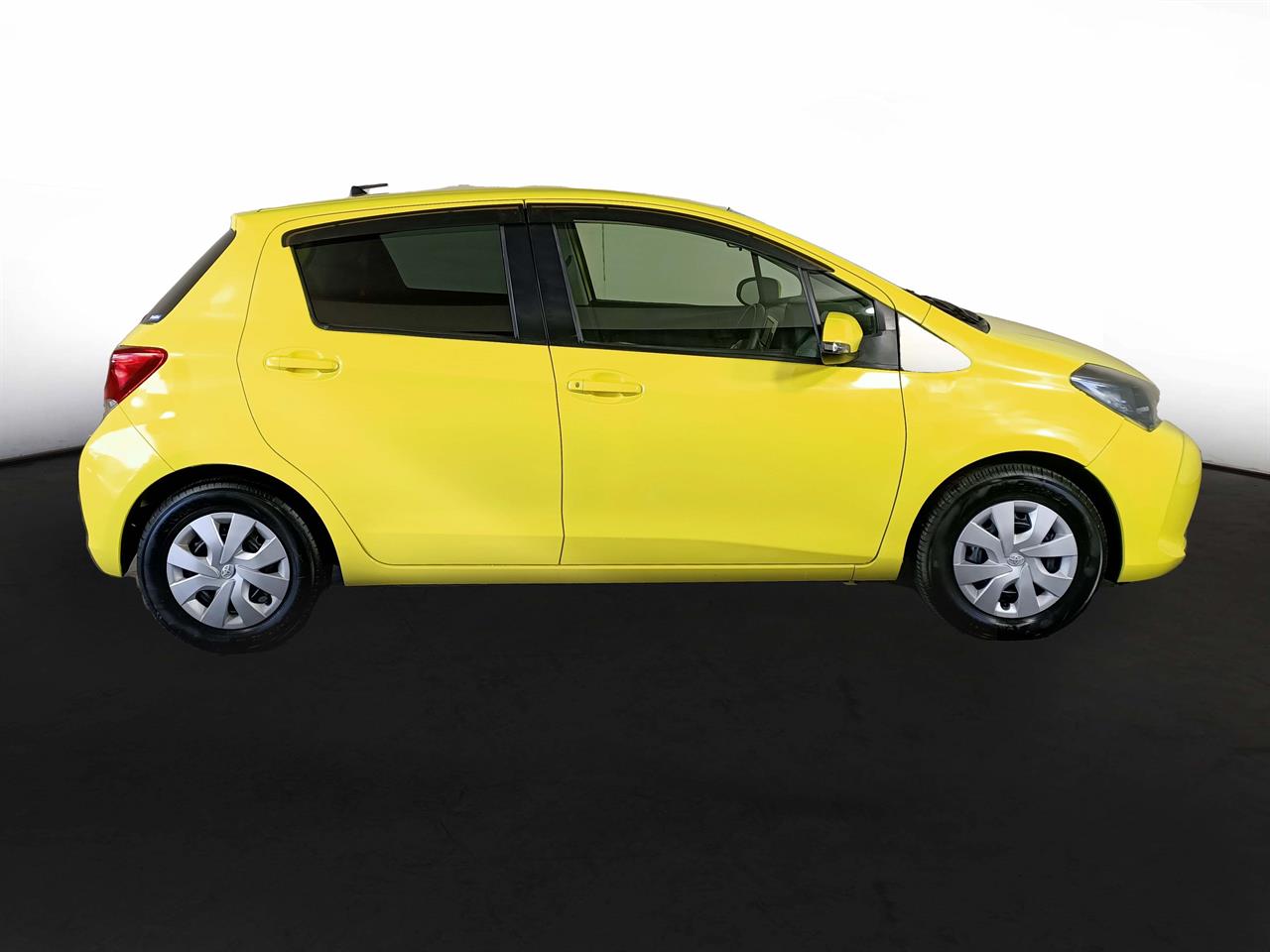 2015 Toyota Vitz 